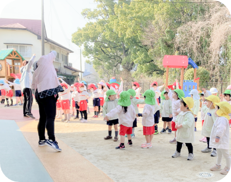 お集まり(生活指導・遊戯・英語によるラジオ体操)